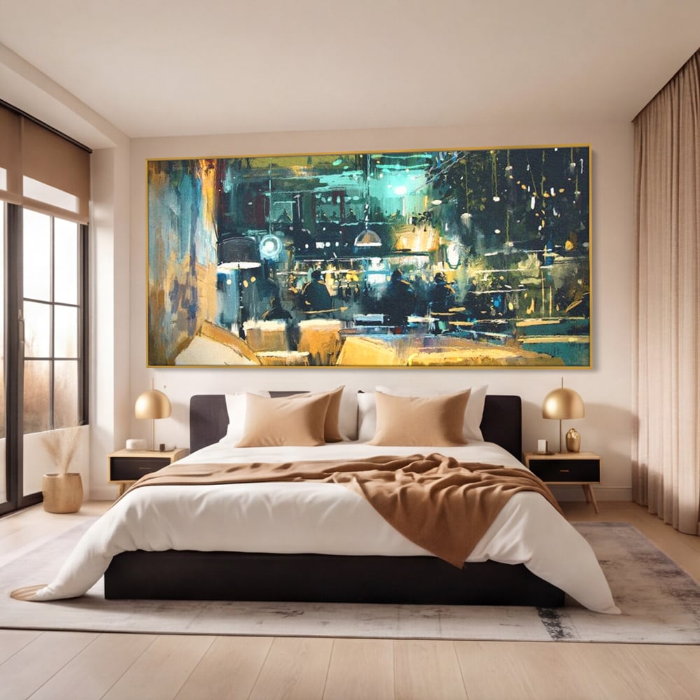 Tablou canvas cu pictura urbana cu pub luminat noaptea, in rama de aluminiu auriu, pe perete intr-un dormitor
